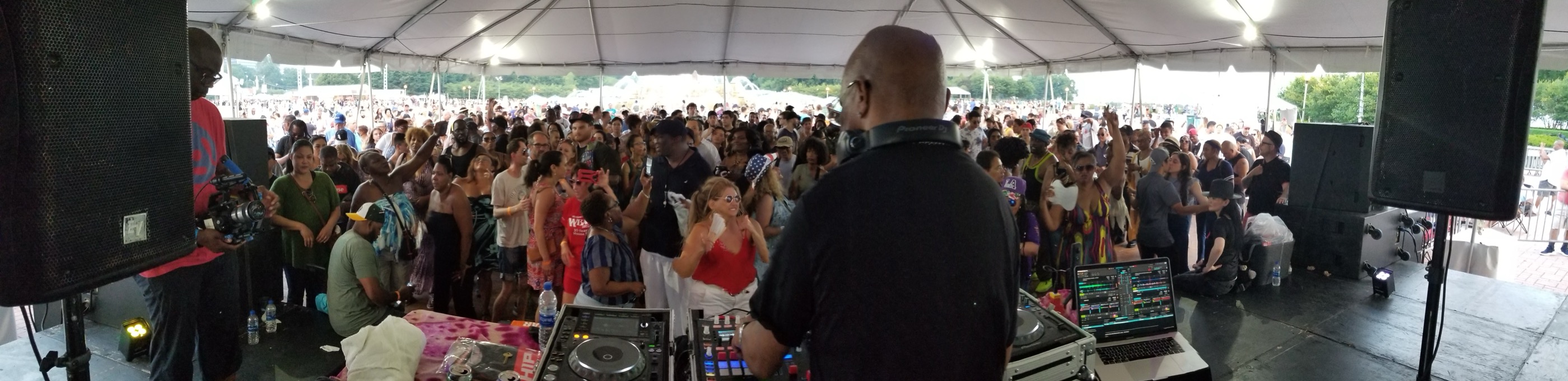 Chip E. performing at Taste of Chicago